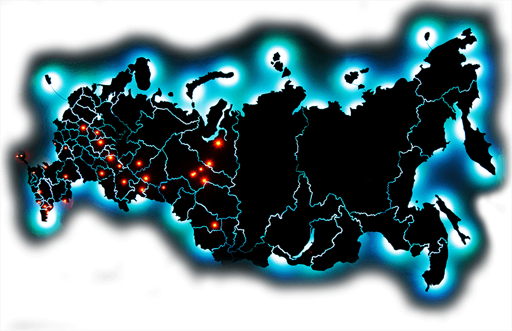 Карта России из дерева в темноте