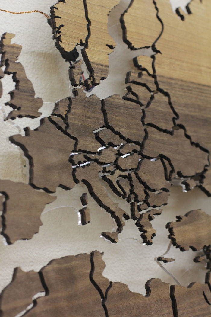 Карта из дерева Европа вблизи