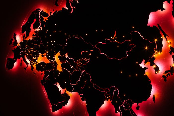 Карта Евразии из дерева с подсветкой в темноте