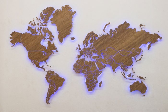 Карта мира из дерева Имбая