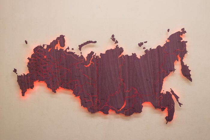Деревянная карта России с отделкой из натурального шпона