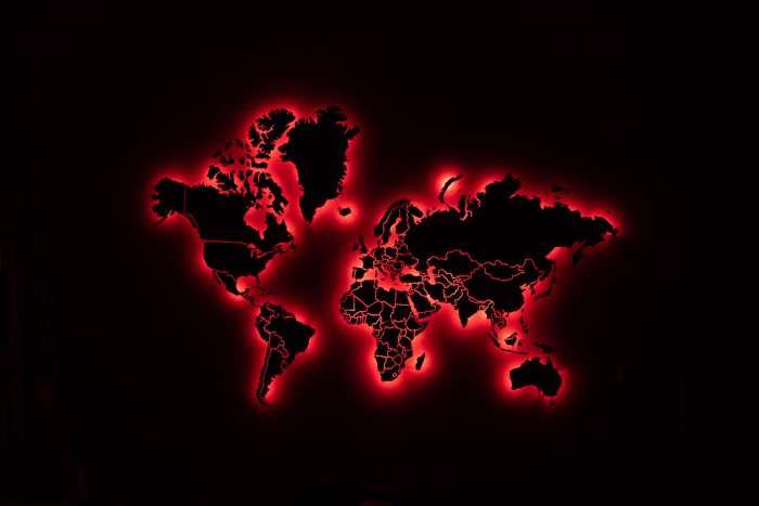 Карта мира из дерева на стену с подсветкой декор
