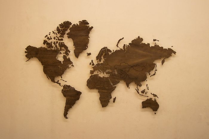 Деревянная Карта Мира из натурального шпона "Имбая-Помеле" Мир.