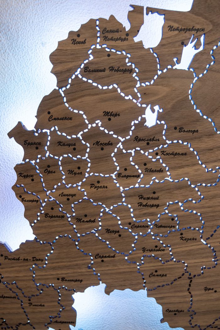 Карта России с подсветкой из Ореха Американского. С подсветкой границ
