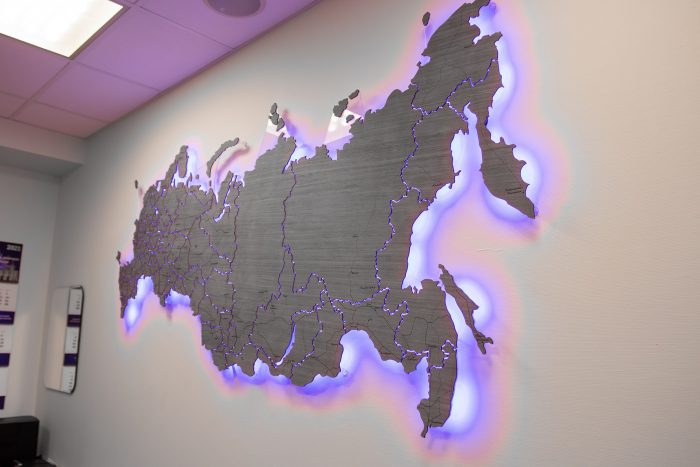 Настенная карта России из шпона Файн-Лайн Дуб 7S с подсветкой и точечными светодиодами РЖД