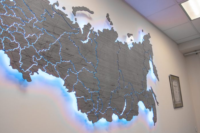 Настенная деревянная карта России из шпона Файн-Лайн Дуб 7S с подсветкой РЖД