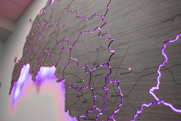 Настенная карта России из шпона Файн-Лайн Дуб 7S с точечными светодиодами РЖД