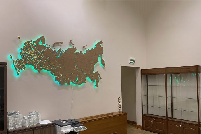 Деревянная карта России с подсветкой из Ореха609CM