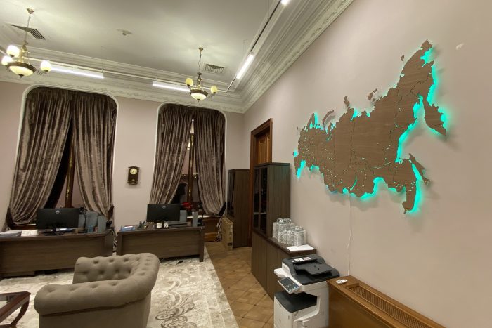 Интерьерная карта России с подсветкой из Ореха609CM