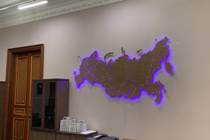 Карта России из дерева с подсветкой из Ореха609CM