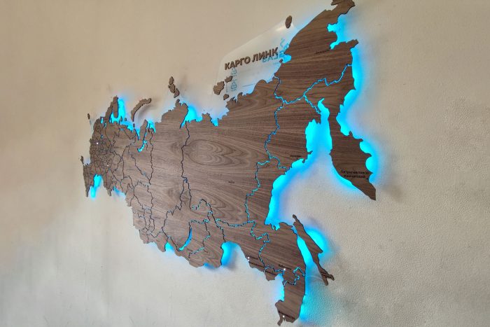 Интерьерная карта России из дерева с логотипом