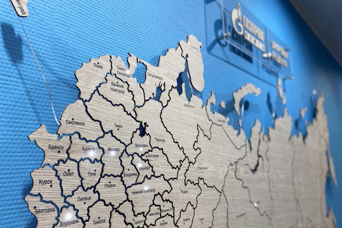 Деревянная карта России с подсветкой и отделкой из шпона Файн-Лайн Дуб154СМ
