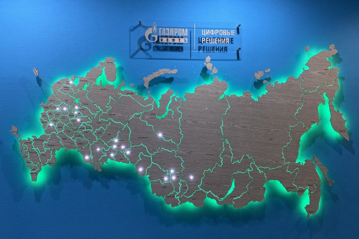 Карта России из дерева с подсветкой и отделкой из шпона Файн-Лайн Дуб154СМ