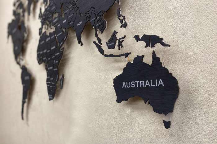 Карта мира с отделкой из дизайн-шпона Ясень26.051, Австралия