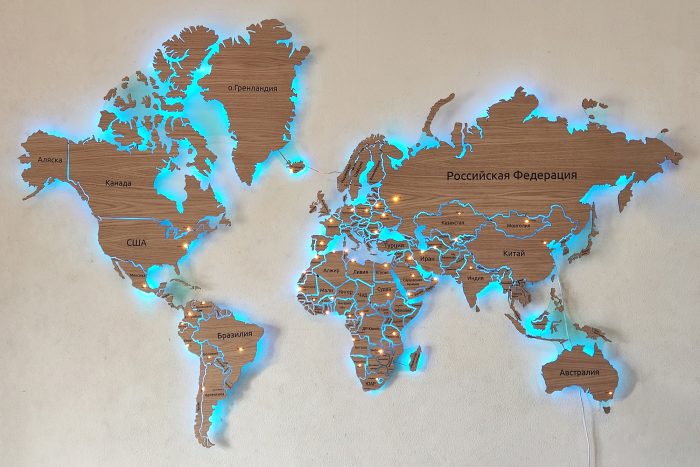Карта мира из дуба с подсветкой