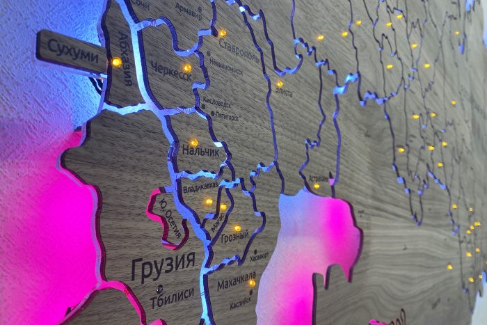 Карта России шпон Орех Американский с раздельной подсветкой дополнительных стран