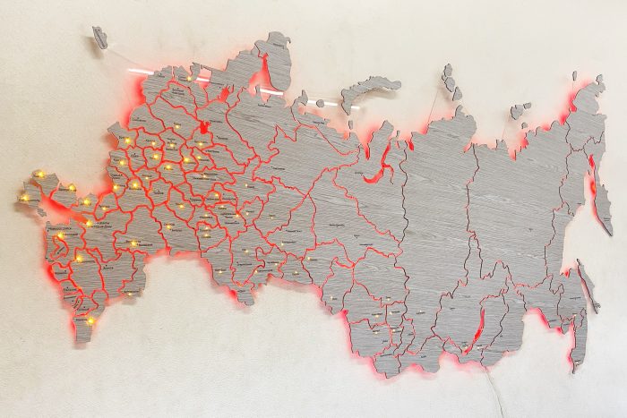 Точечная подсветка городов на большой деревянной карте России, шпон Дуб 154C