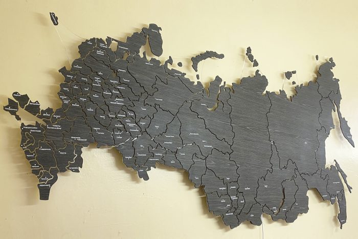 Карта РФ шпон Абрикос 03S чёрный с печатью городов
