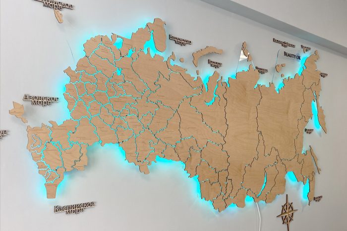 Карта РФ из фанеры с морями с розой ветров