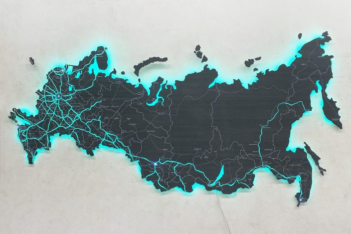 Деревянная карта России с автомобильными дорогами, шпон Эбен 115Q
