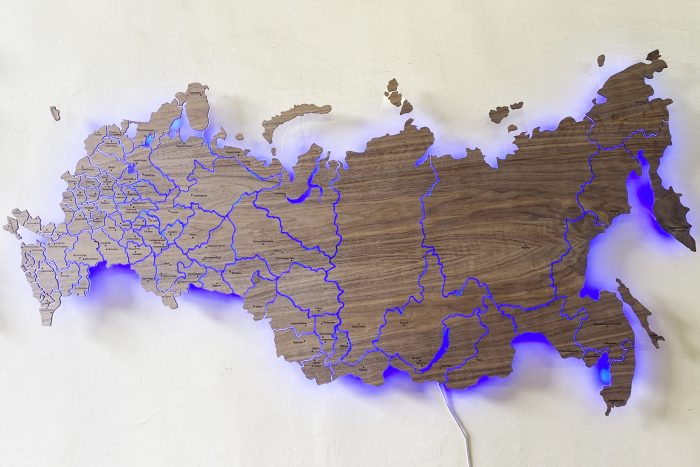 Качественная карта России из дерева Орех Американский с новыми регионами