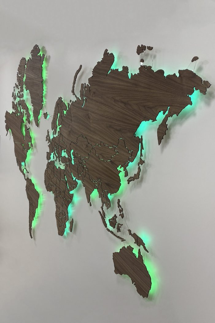 Большая деревянная карта Мира, шпон Орех Американский