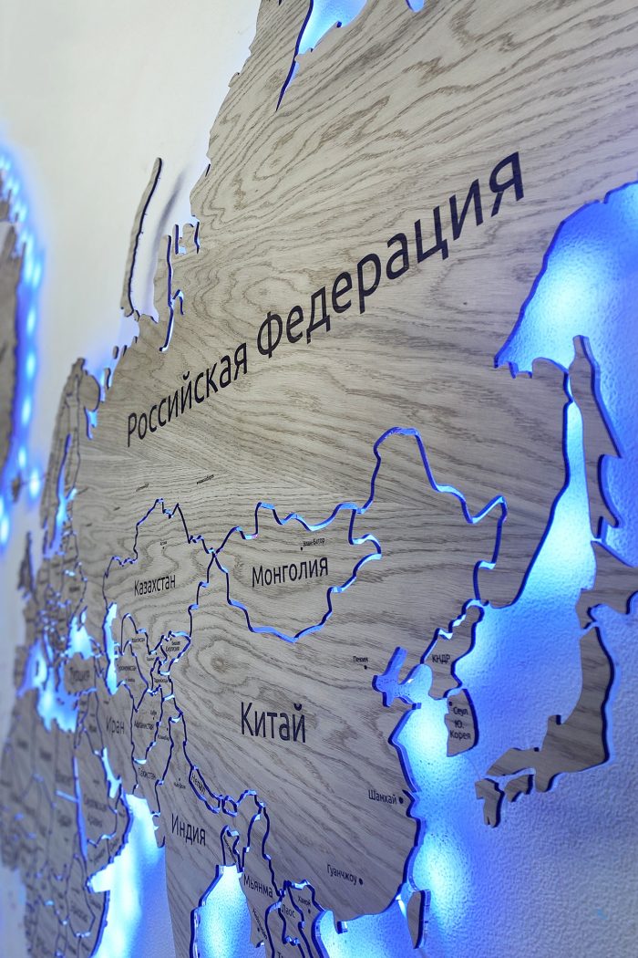 Карта Мира со шпоном Дуб и многоцветной RGB подсветкой