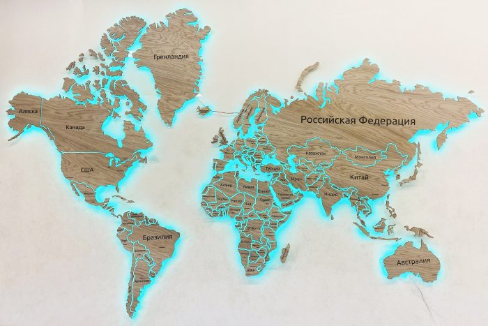 Огромная деревянная карта Мира с подсветкой и гравировкой стран и столиц