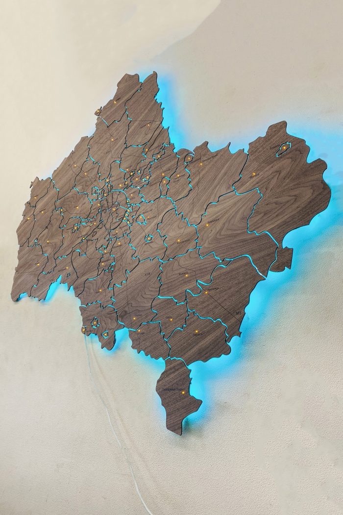Интерьерная карта Московской области с подсветкой, шпон Орех Американский