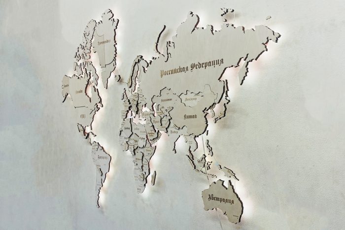 Двухметровая карта мира из Берёзы с подсветкой