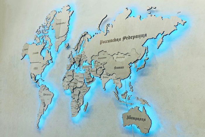 Карта мира из берёзовой фанеры