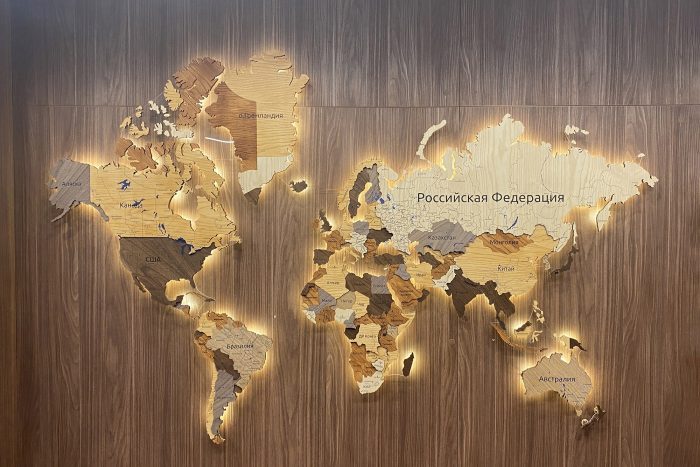 Карта мира из Ореха Американского, Дуба и Ясеня белого