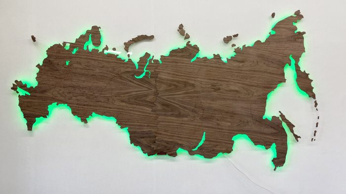 Карта России из дерева Орех Американский с многоцветной подсветкой